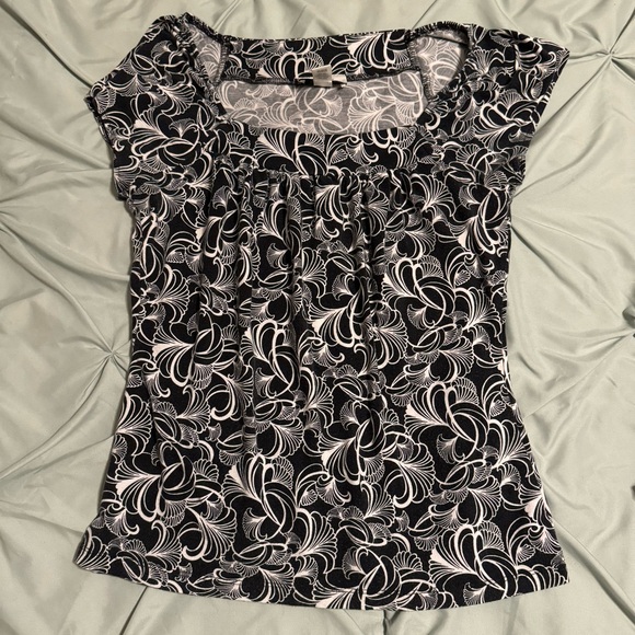 LOFT Tops - LOFT Black and White Patterned Blouse